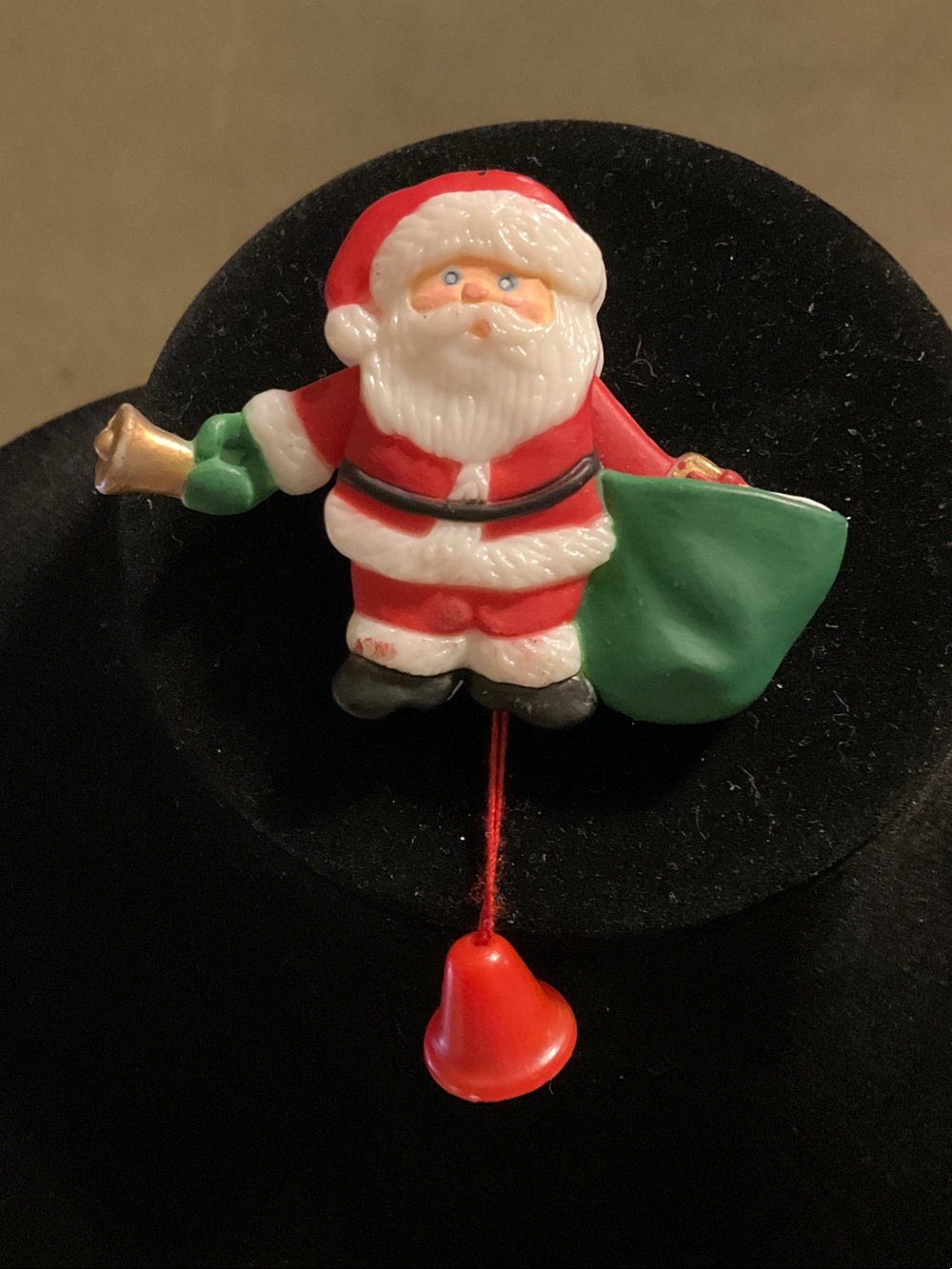 Fun World Christmas Santa Claus Pull-String Action Lapel Pin - Red, White, Green - Picture 2 of 4